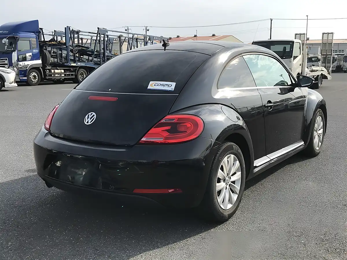 Used 2014 Volkswagen Beetle Design Deep Black Pearl - Interior and Exterior details 9