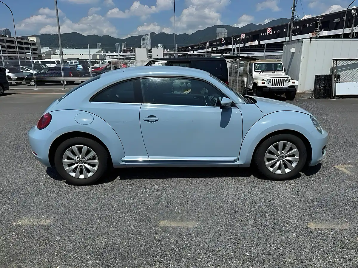 Used 2014 Volkswagen Beetle Design Denim Blue - Interior and Exterior details 10