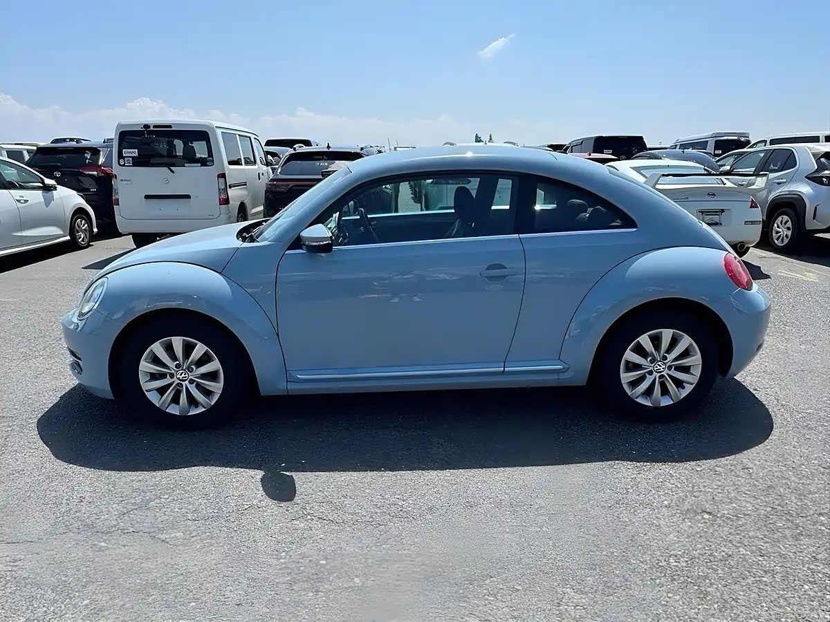 Used 2014 Volkswagen Beetle Design Denim Blue - Interior and Exterior details 5