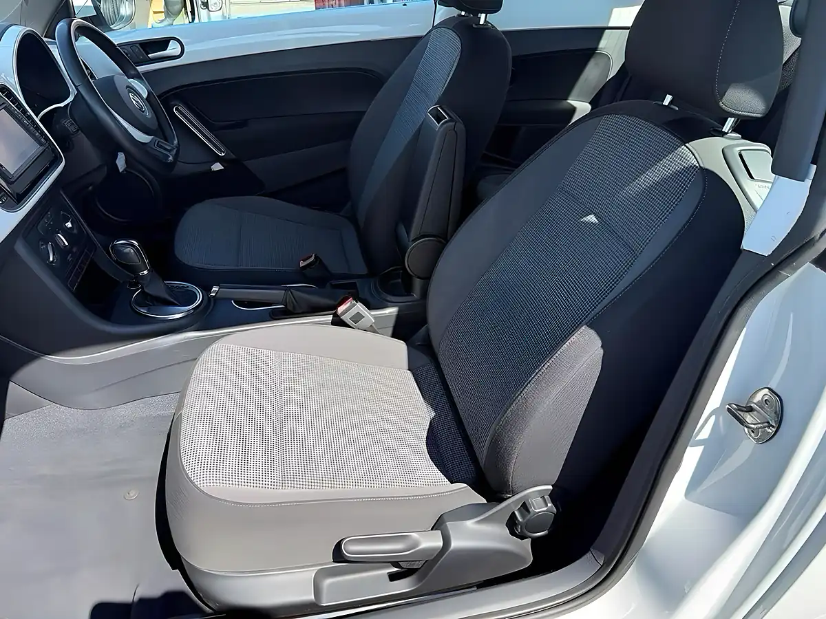 Used 2014 Volkswagen Beetle Design White - Interior and Exterior details 11