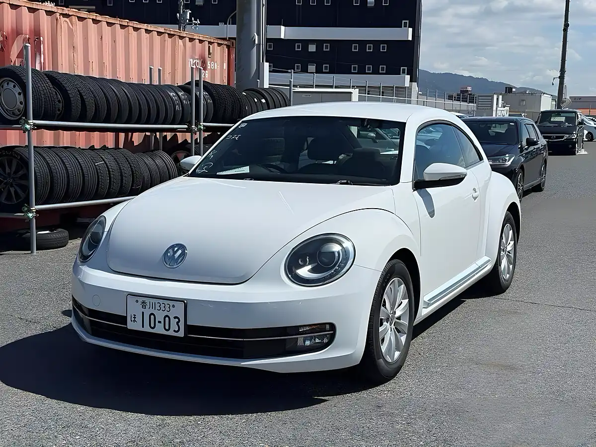 Used 2014 Volkswagen Beetle Design White - Interior and Exterior details 3
