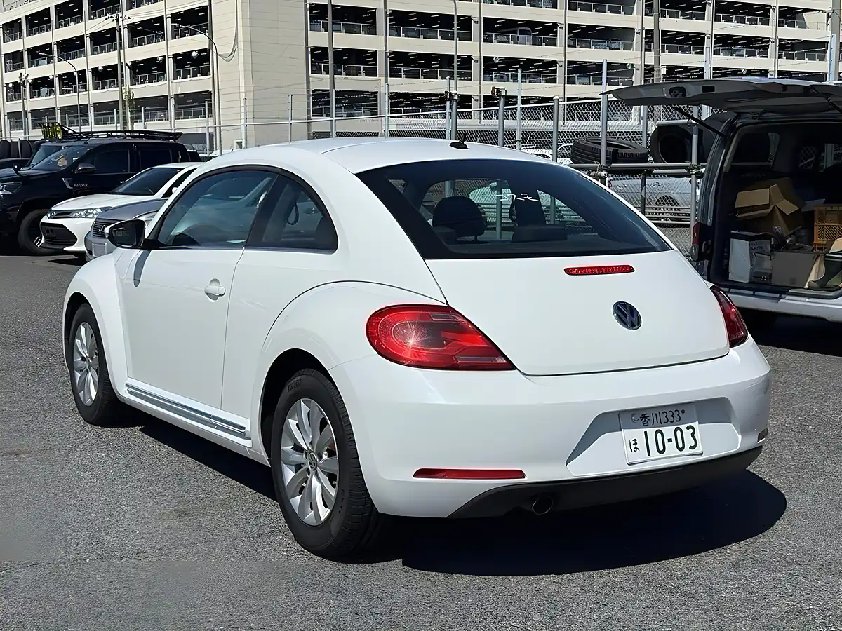 Used 2014 Volkswagen Beetle Design White - Interior and Exterior details 4