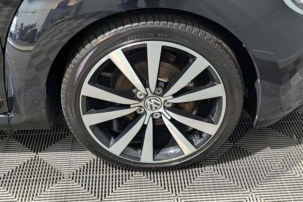 Used 2014 Volkswagen Beetle Sport Black - Interior and Exterior details 10