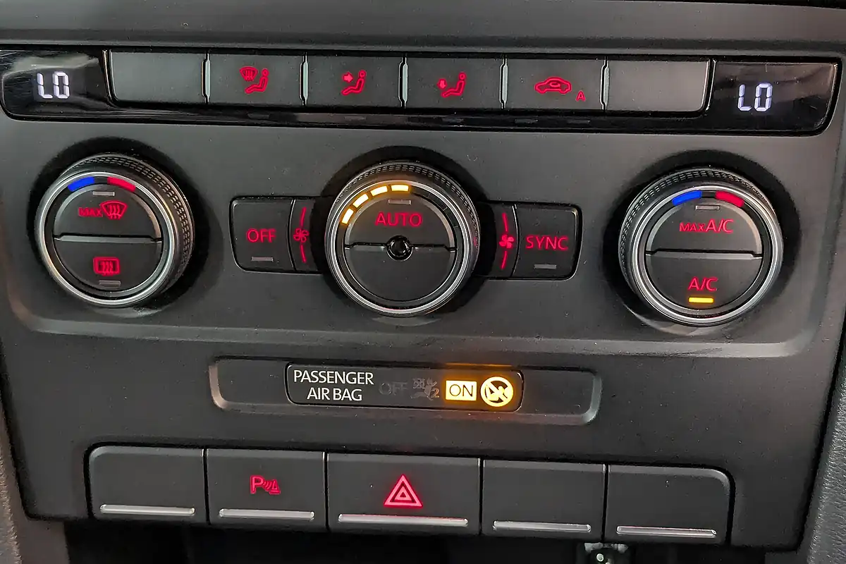 Used 2014 Volkswagen Beetle Sport Black - Interior and Exterior details 14