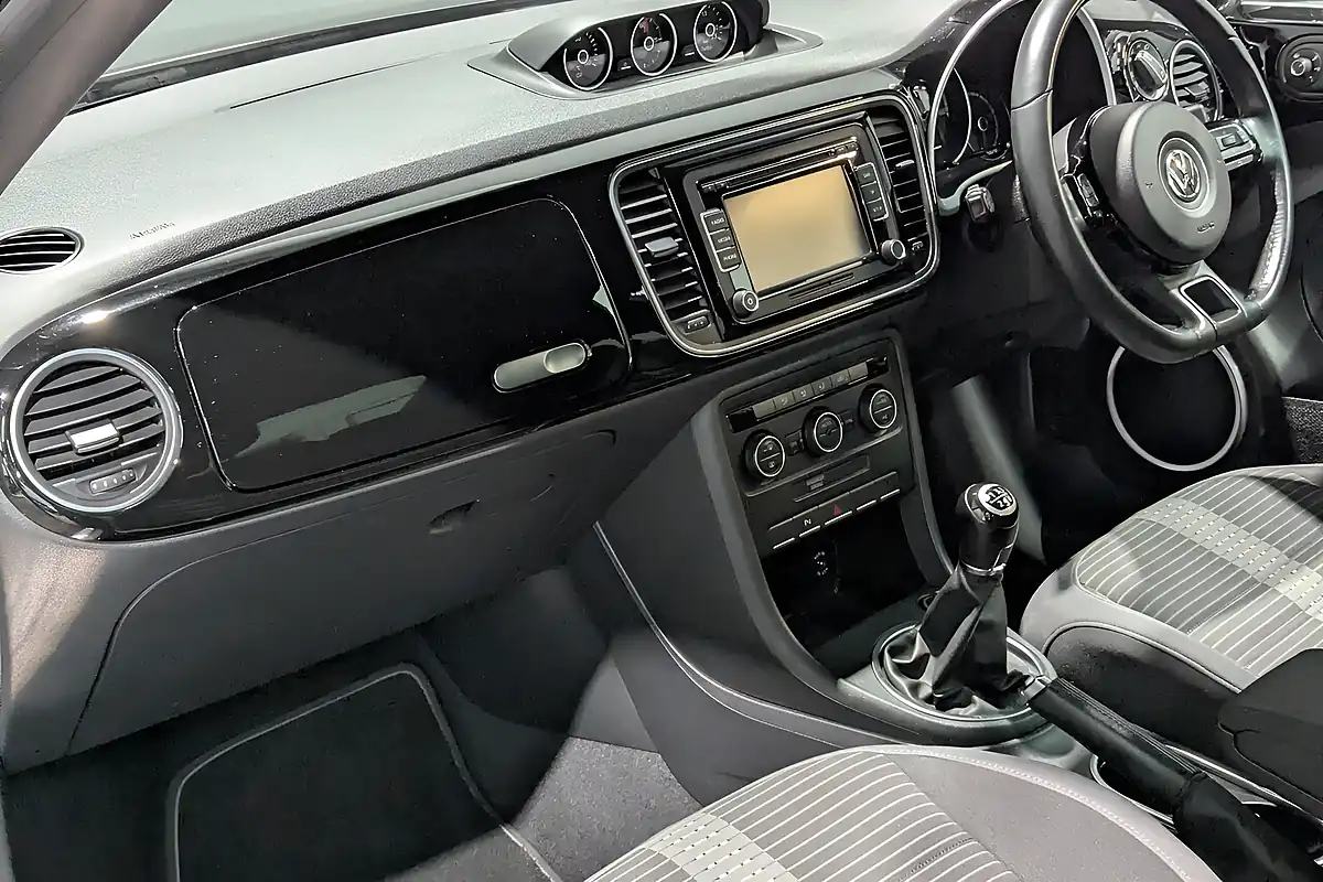 Used 2014 Volkswagen Beetle Sport Black - Interior and Exterior details 18