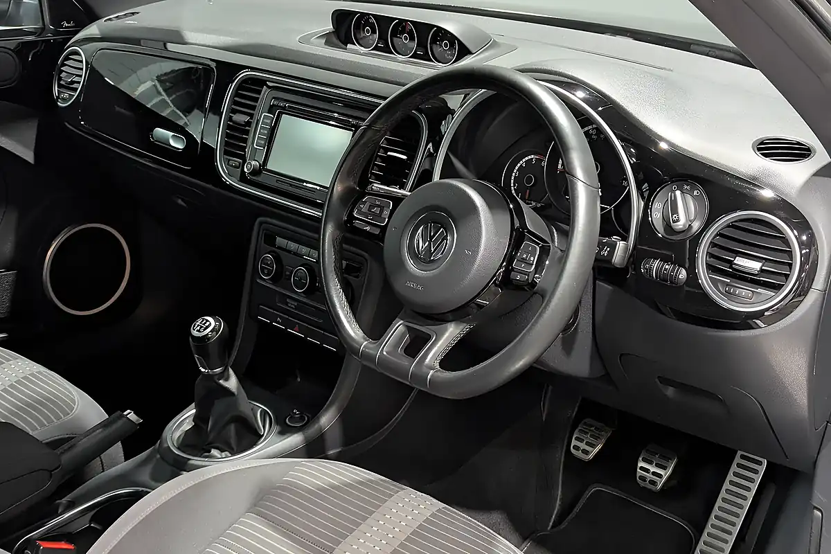 Used 2014 Volkswagen Beetle Sport Black - Interior and Exterior details 2