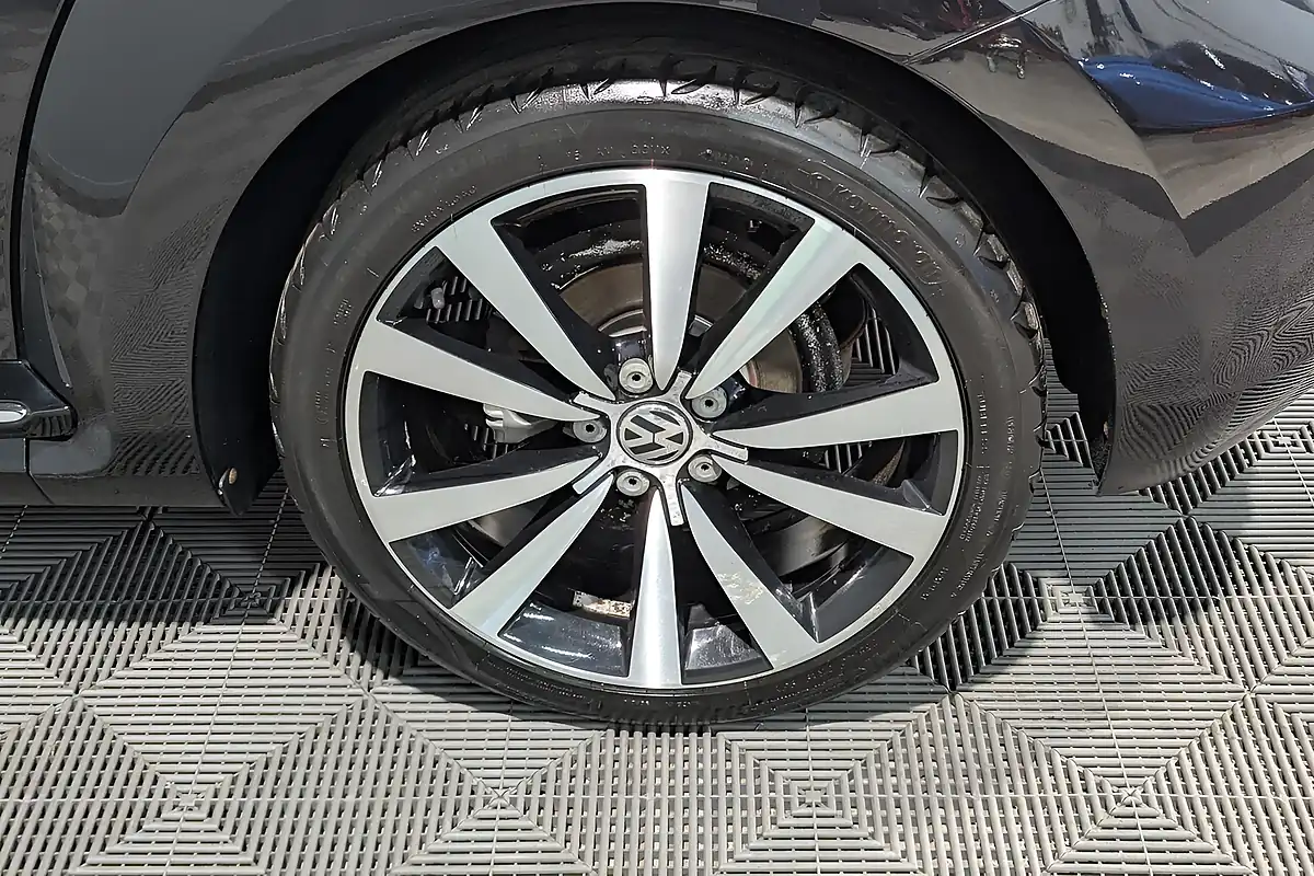 Used 2014 Volkswagen Beetle Sport Black - Interior and Exterior details 9