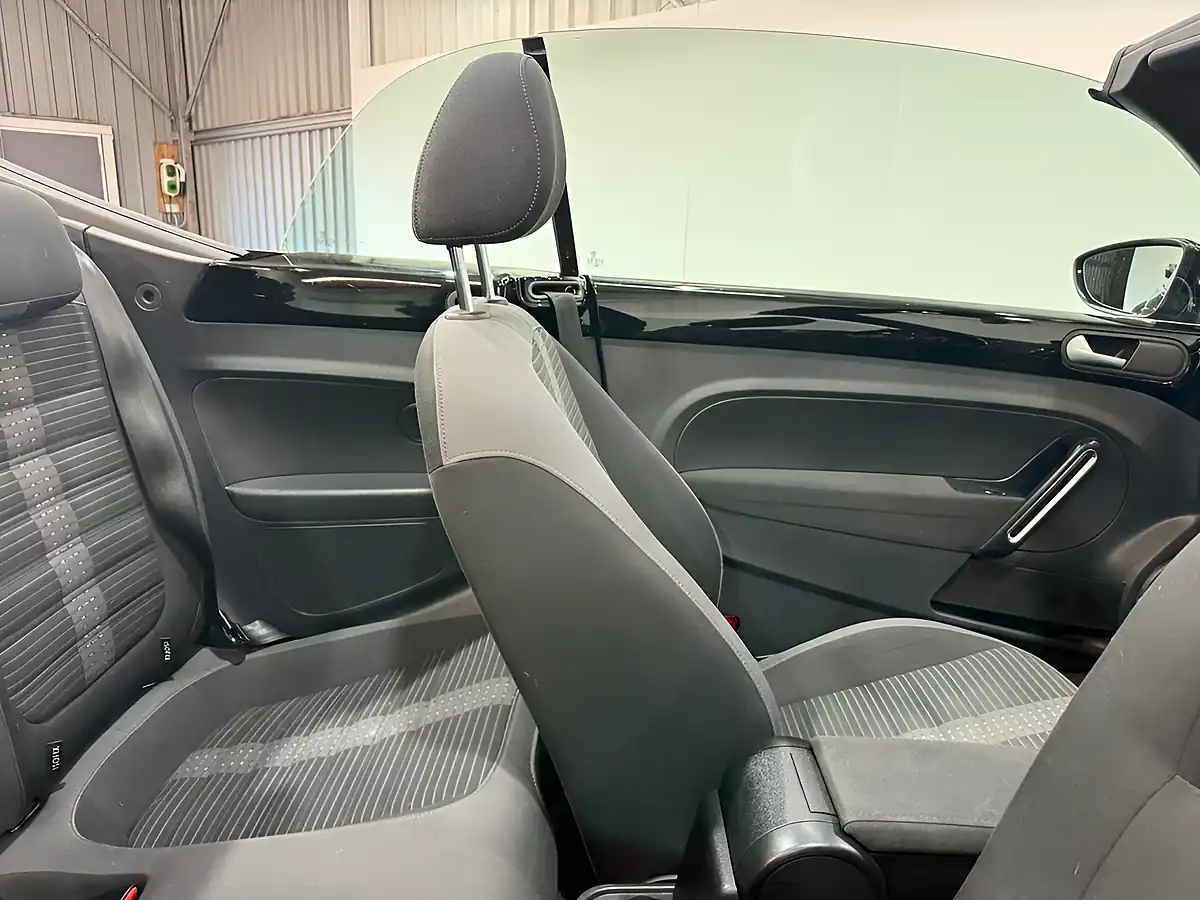 Used 2014 Volkswagen Beetle Sport Cabriolet Black - Interior and Exterior details 11