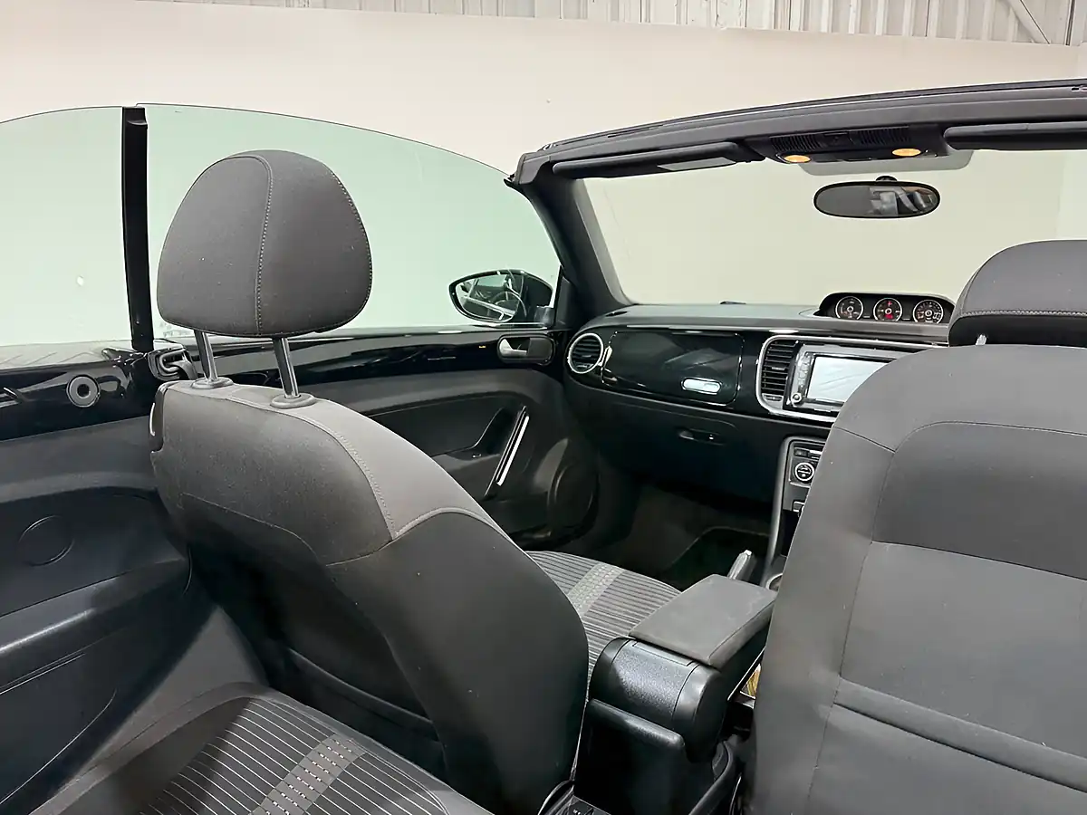 Used 2014 Volkswagen Beetle Sport Cabriolet Black - Interior and Exterior details 12