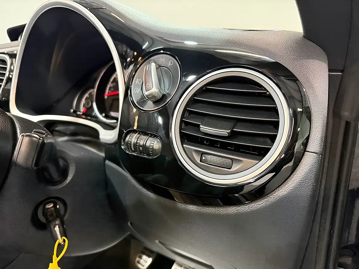 Used 2014 Volkswagen Beetle Sport Cabriolet Black - Interior and Exterior details 13