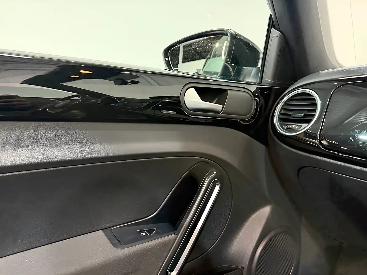 Used 2014 Volkswagen Beetle Sport Cabriolet Black - Interior and Exterior details 17