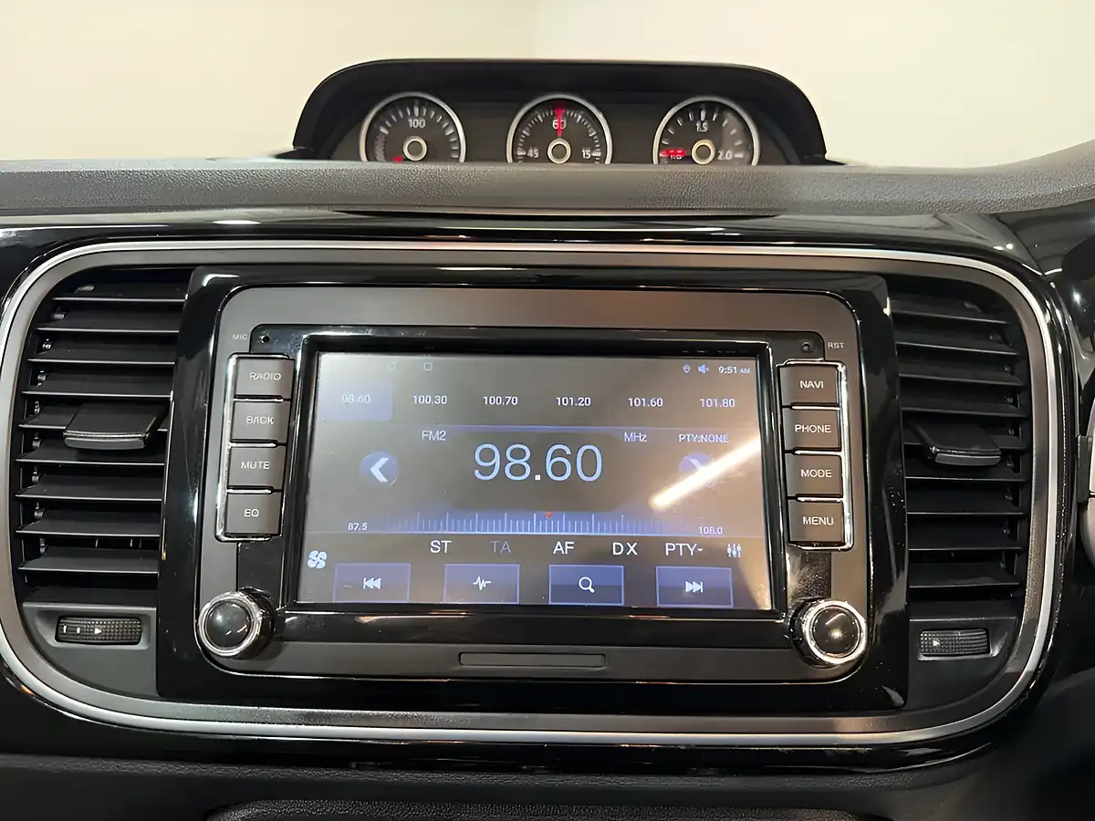 Used 2014 Volkswagen Beetle Sport Cabriolet Black - Interior and Exterior details 18