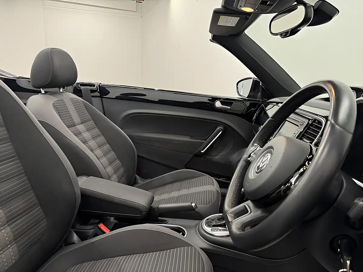 Used 2014 Volkswagen Beetle Sport Cabriolet Black - Interior and Exterior details 10