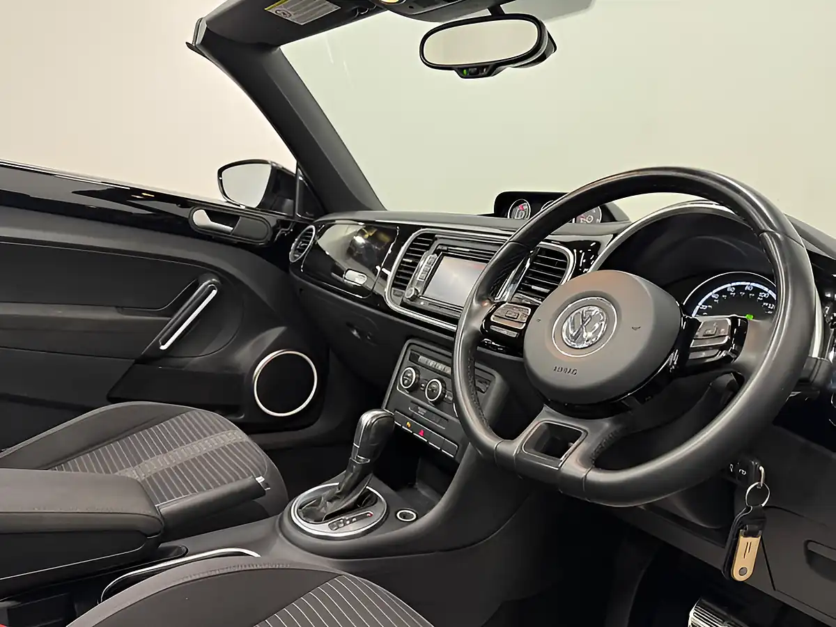 Used 2014 Volkswagen Beetle Sport Cabriolet Black - Interior and Exterior details 11