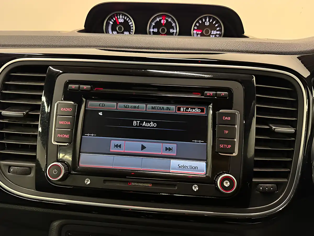 Used 2014 Volkswagen Beetle Sport Cabriolet Black - Interior and Exterior details 16