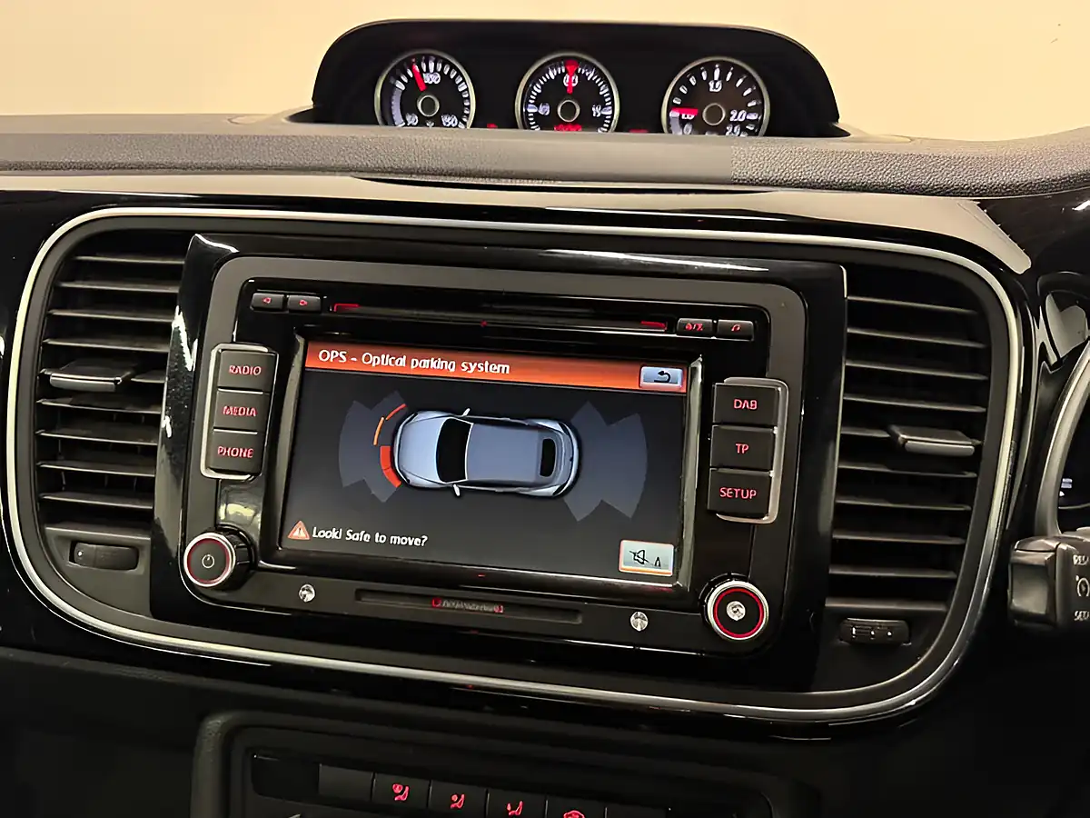 Used 2014 Volkswagen Beetle Sport Cabriolet Black - Interior and Exterior details 17
