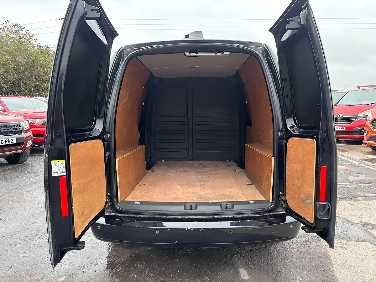 Used 2014 Volkswagen Caddy Maxi Highline Black - Interior and Exterior details 10