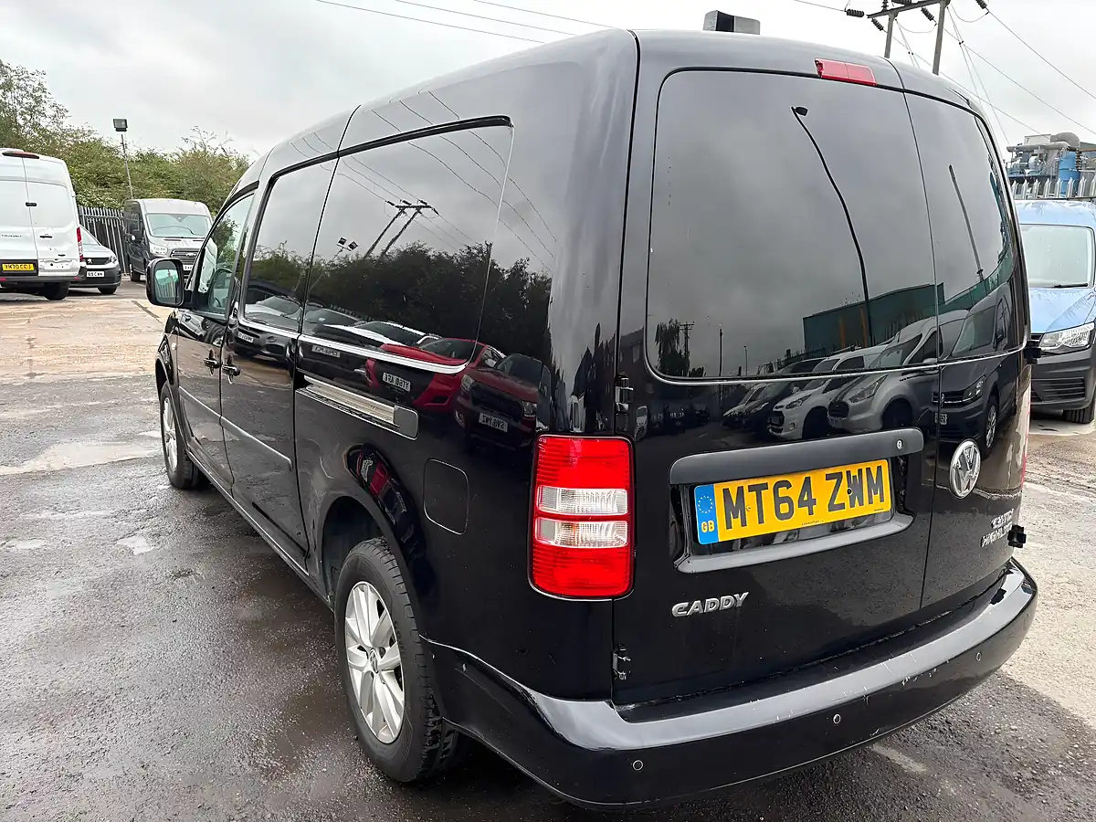 Used 2014 Volkswagen Caddy Maxi Highline Black - Interior and Exterior details 11