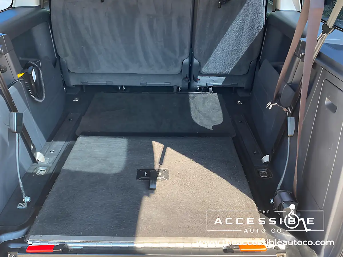 Used 2014 Volkswagen Caddy Maxi Life Grey - Interior and Exterior details 11