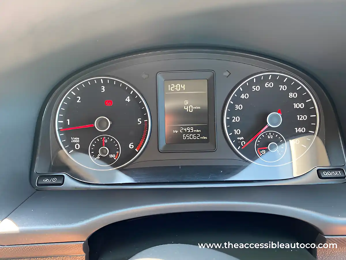 Used 2014 Volkswagen Caddy Maxi Life Grey - Interior and Exterior details 16
