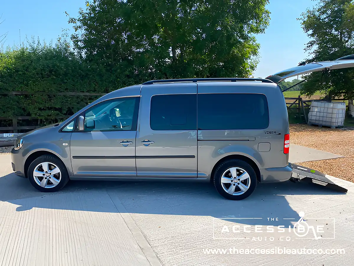 Used 2014 Volkswagen Caddy Maxi Life Grey - Interior and Exterior details 5