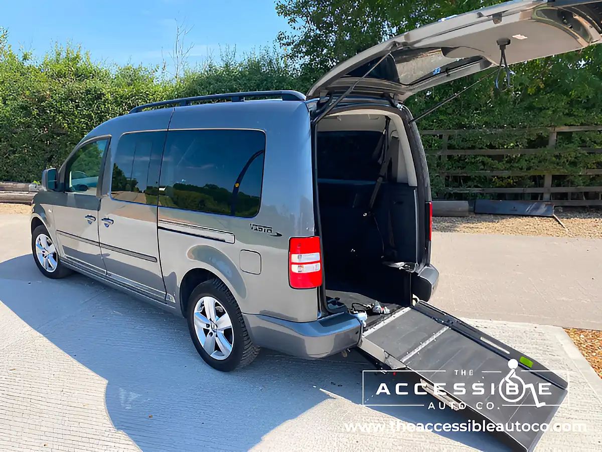 Used 2014 Volkswagen Caddy Maxi Life Grey - Interior and Exterior details 9