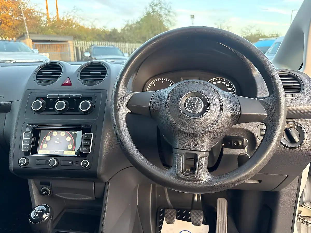 Used 2014 Volkswagen Caddy Maxi Startline White - Interior and Exterior details 18