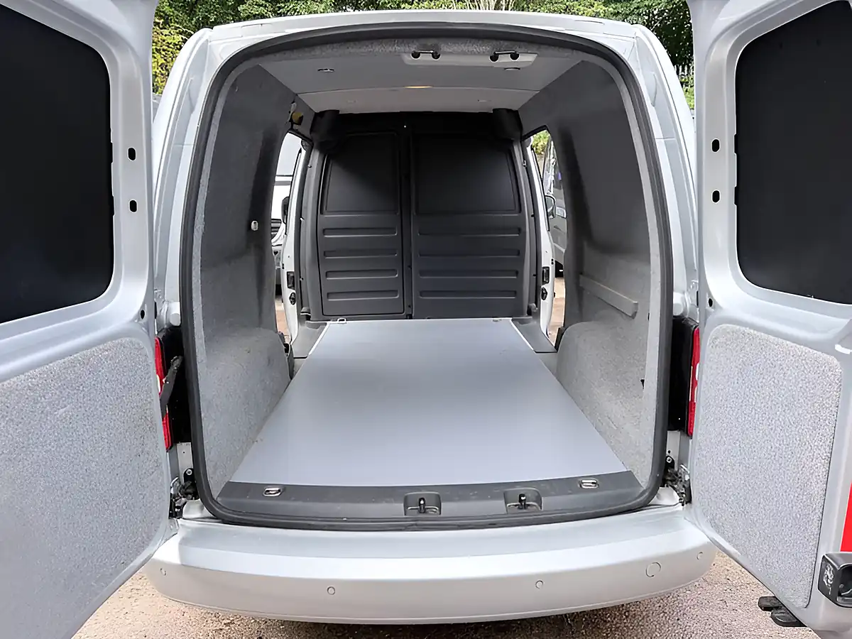 Used 2014 Volkswagen Caddy Maxi Trendline Silver - Interior and Exterior details 11