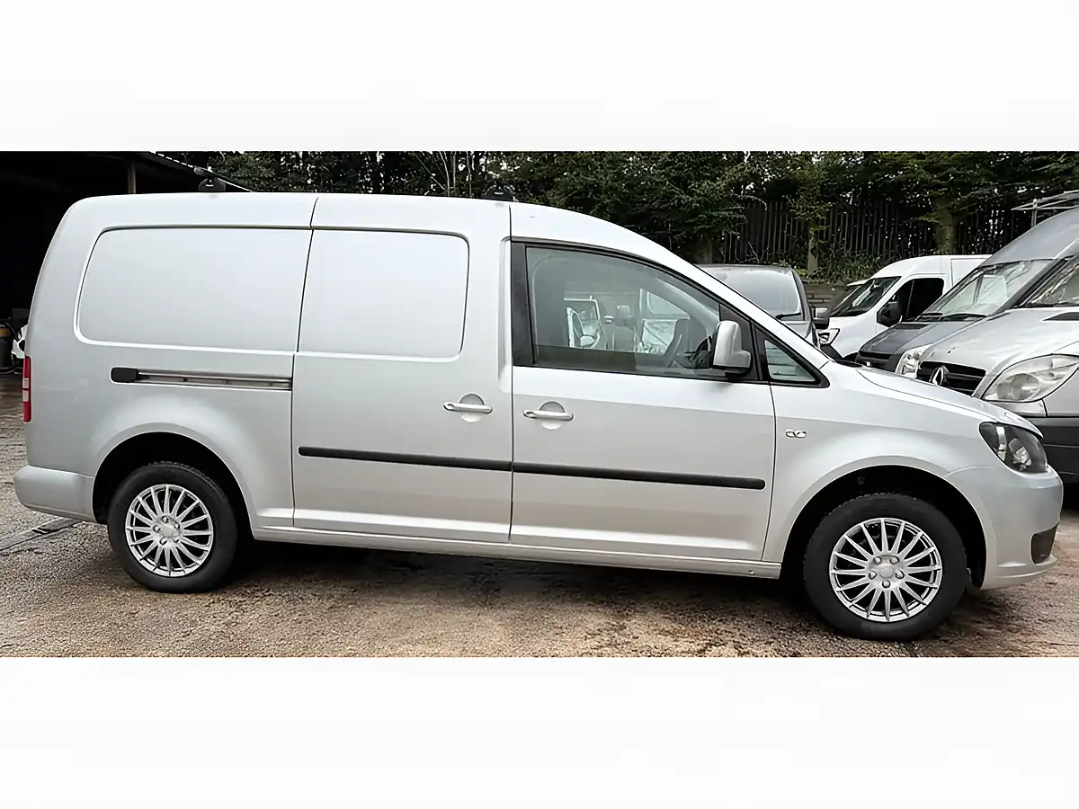 Used 2014 Volkswagen Caddy Maxi Trendline Silver - Interior and Exterior details 5