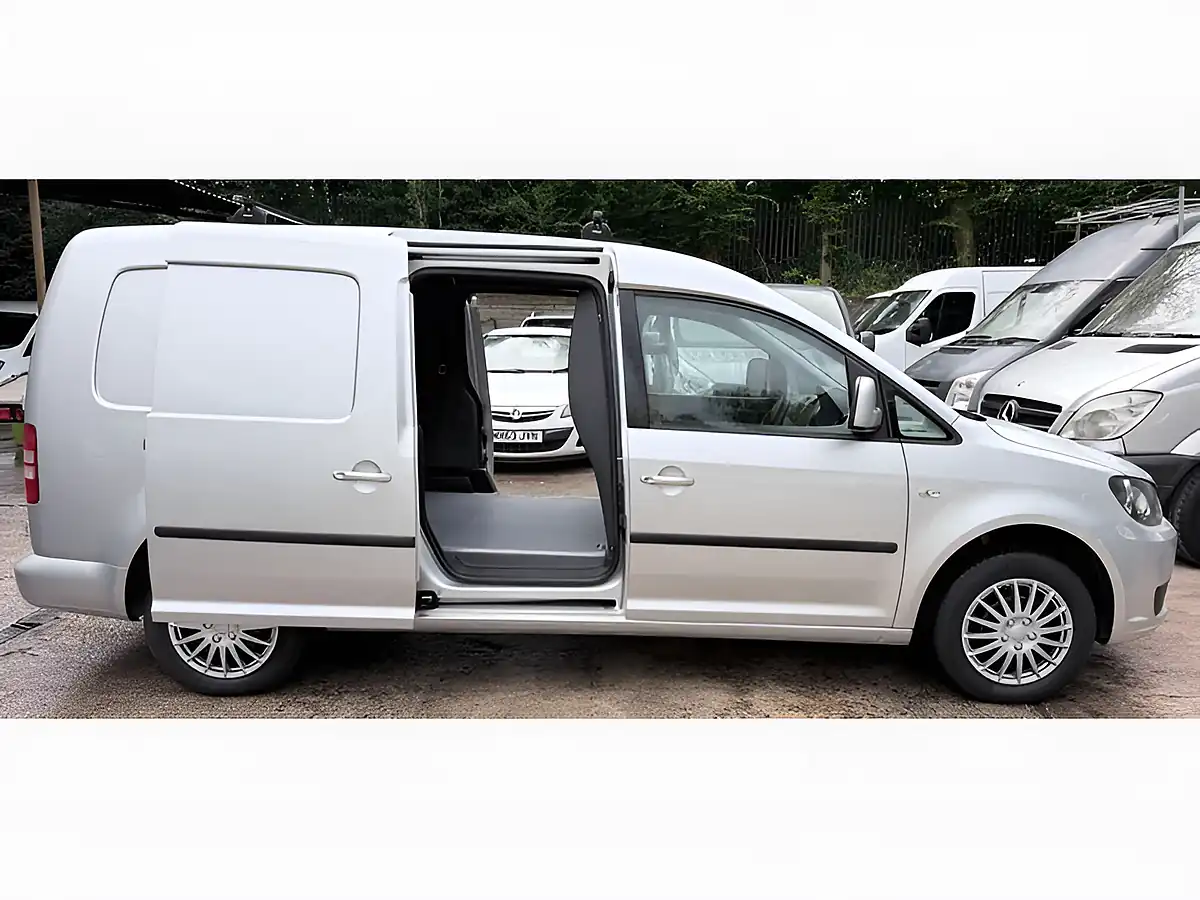Used 2014 Volkswagen Caddy Maxi Trendline Silver - Interior and Exterior details 7