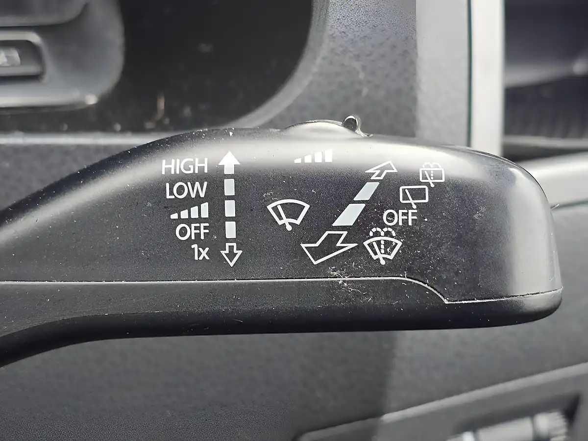 Used 2014 Volkswagen Caravelle Se Black - Interior and Exterior details 17