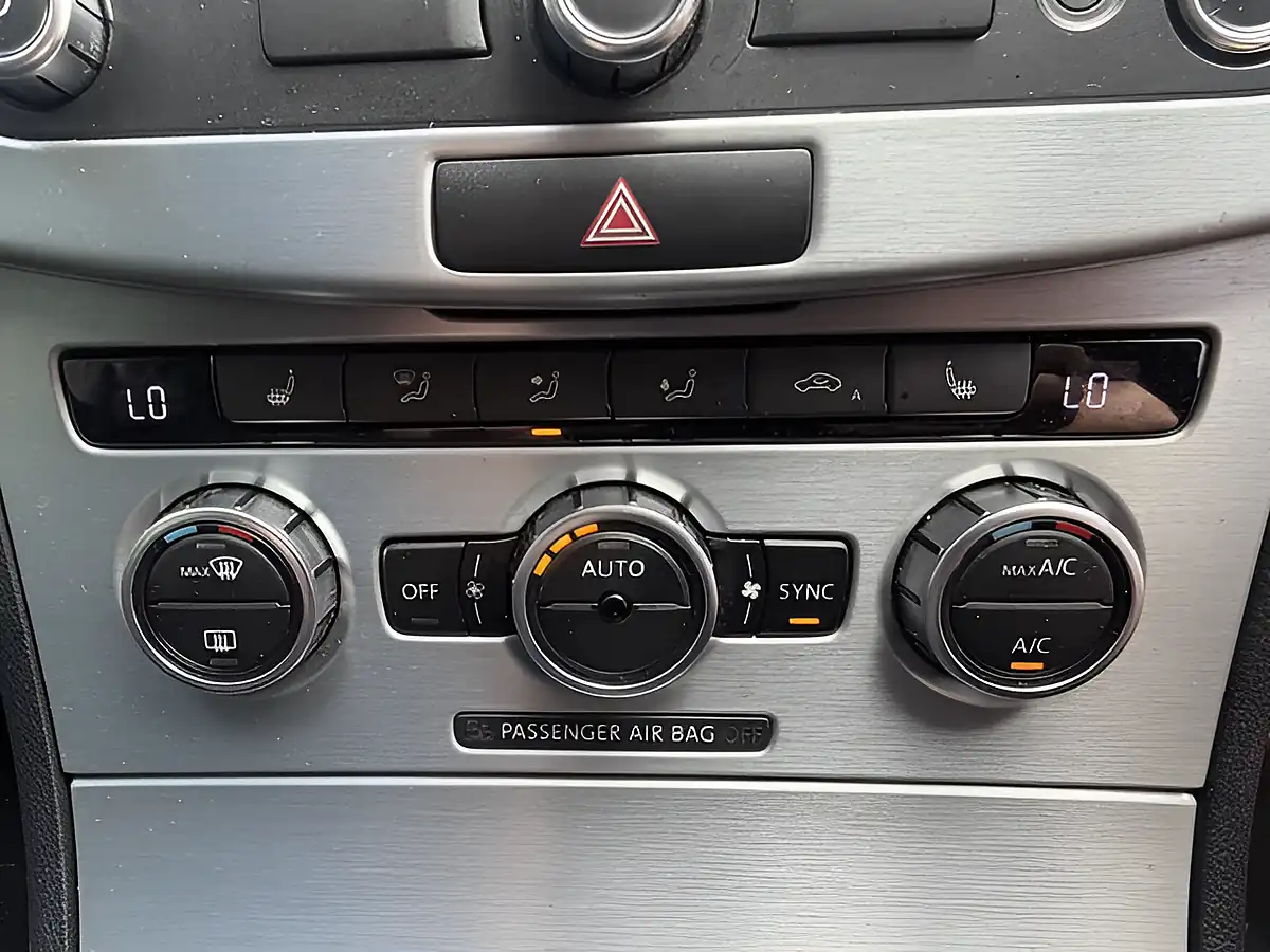 Used 2014 Volkswagen Cc R-Line Blue - Interior and Exterior details 16