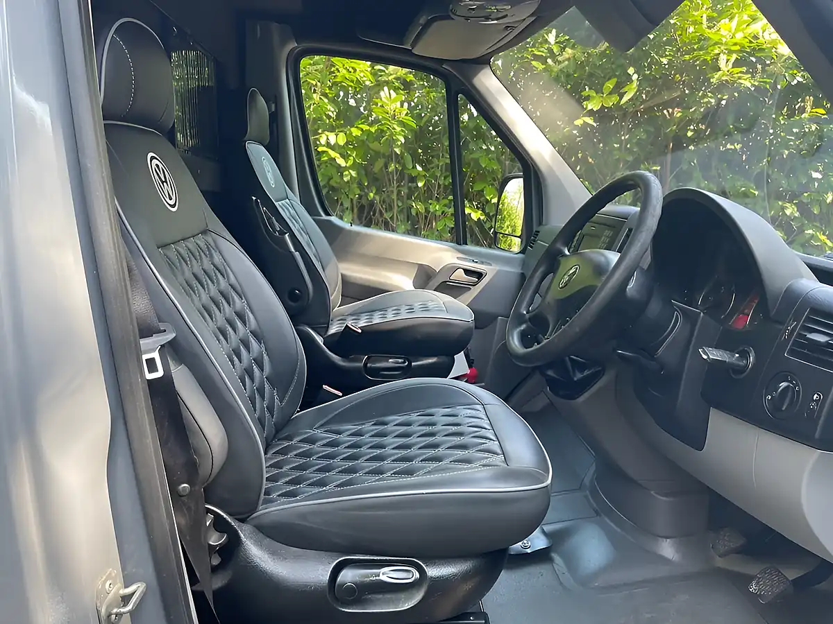 Used 2014 Volkswagen Crafter CR35 H/R P/V Grey/Black - Interior and Exterior details 6
