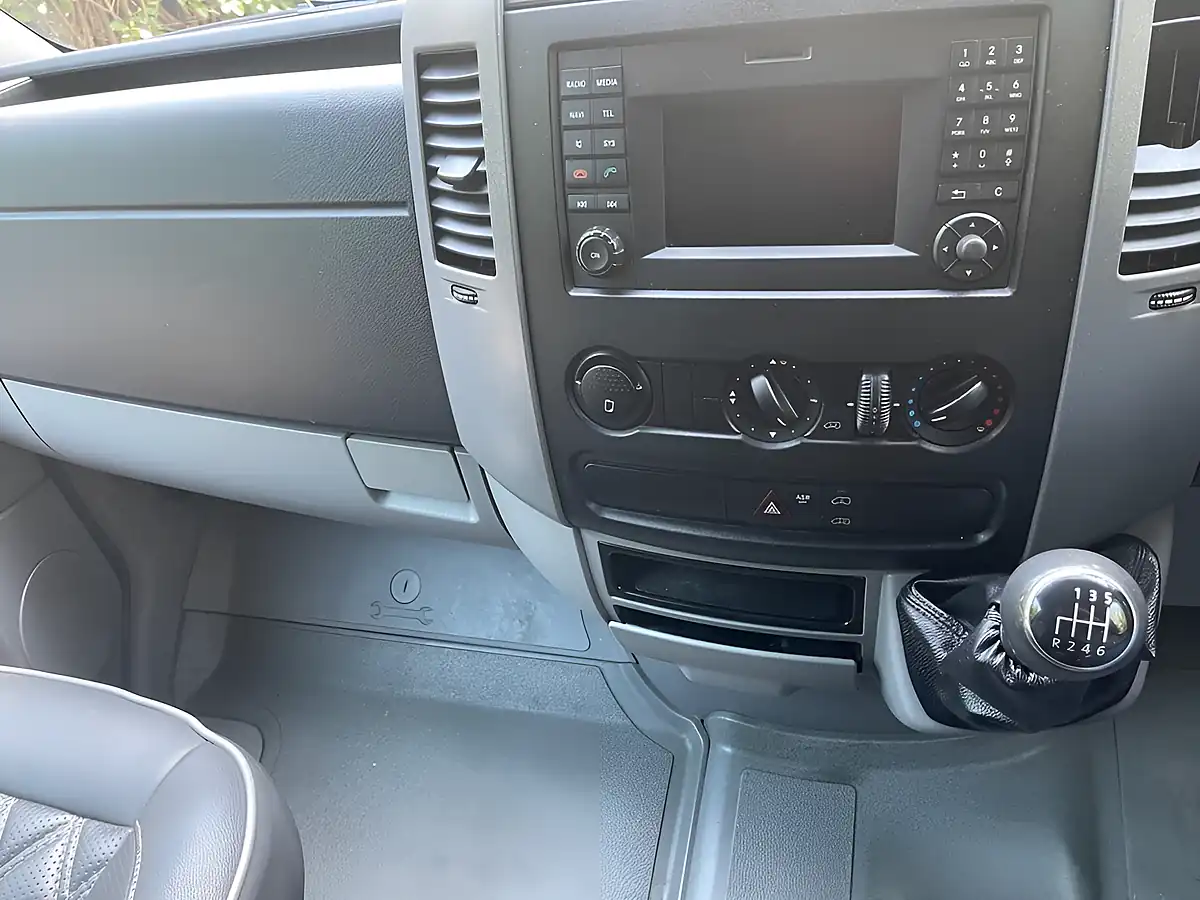 Used 2014 Volkswagen Crafter CR35 H/R P/V Grey/Black - Interior and Exterior details 7