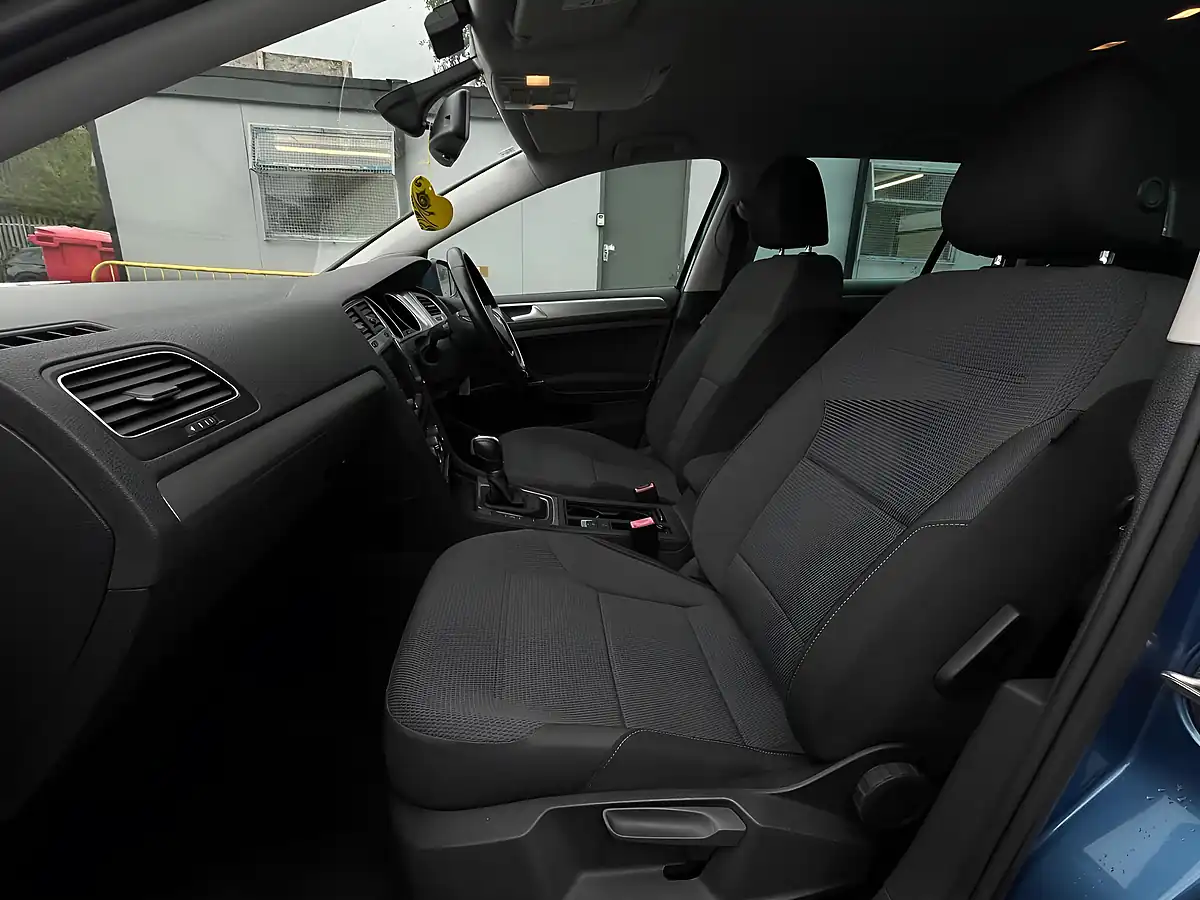 Used 2014 Volkswagen Golf Bluemotion Blue - Interior and Exterior details 13