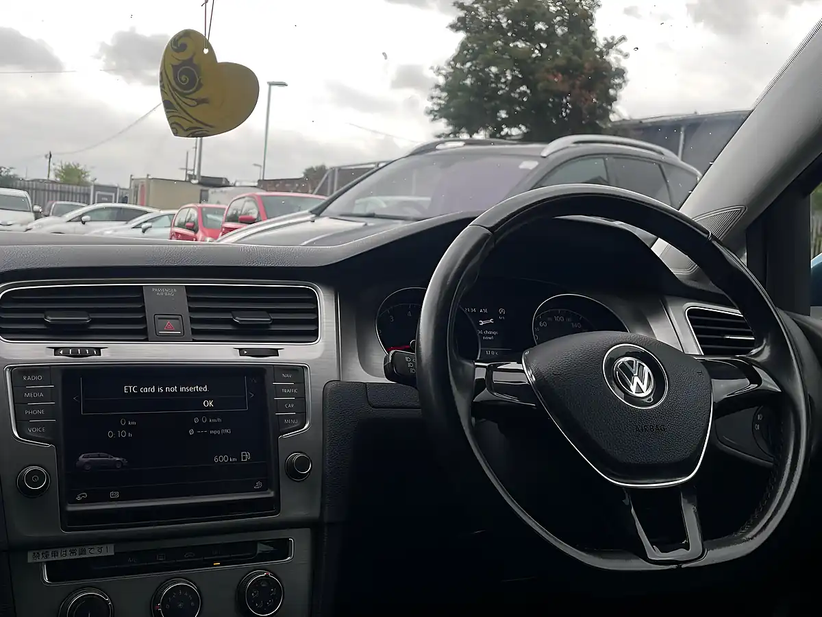 Used 2014 Volkswagen Golf Bluemotion Blue - Interior and Exterior details 15