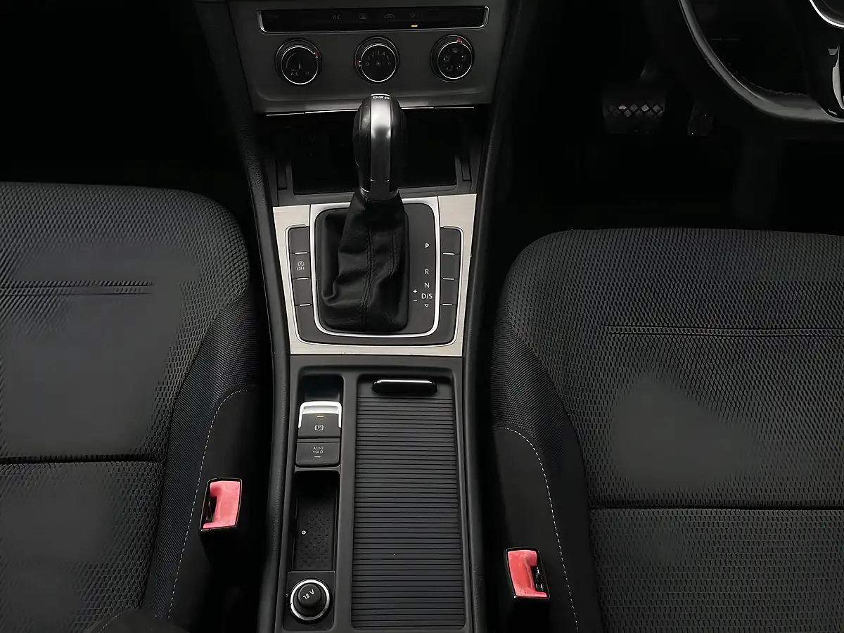 Used 2014 Volkswagen Golf Bluemotion Blue - Interior and Exterior details 18