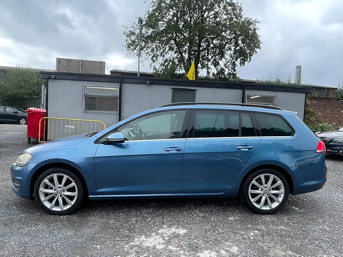 Used 2014 Volkswagen Golf Bluemotion Blue - Interior and Exterior details 4