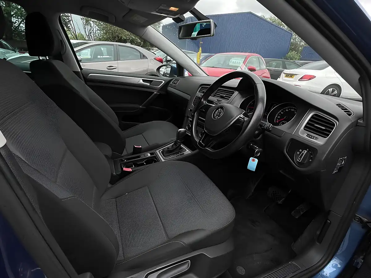 Used 2014 Volkswagen Golf Bluemotion Blue - Interior and Exterior details 9