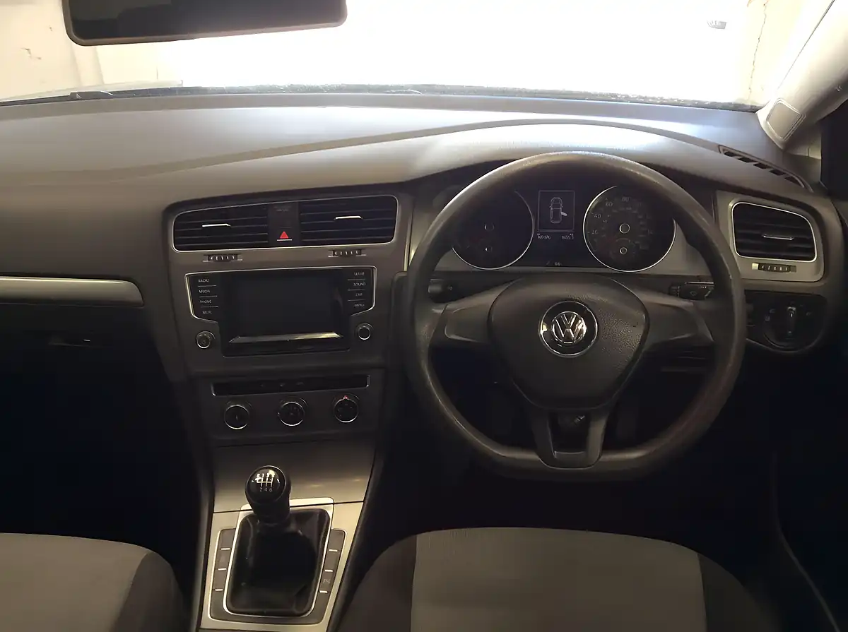 Used 2014 Volkswagen Golf Bluemotion Euro 5 Grey - Interior and Exterior details 15