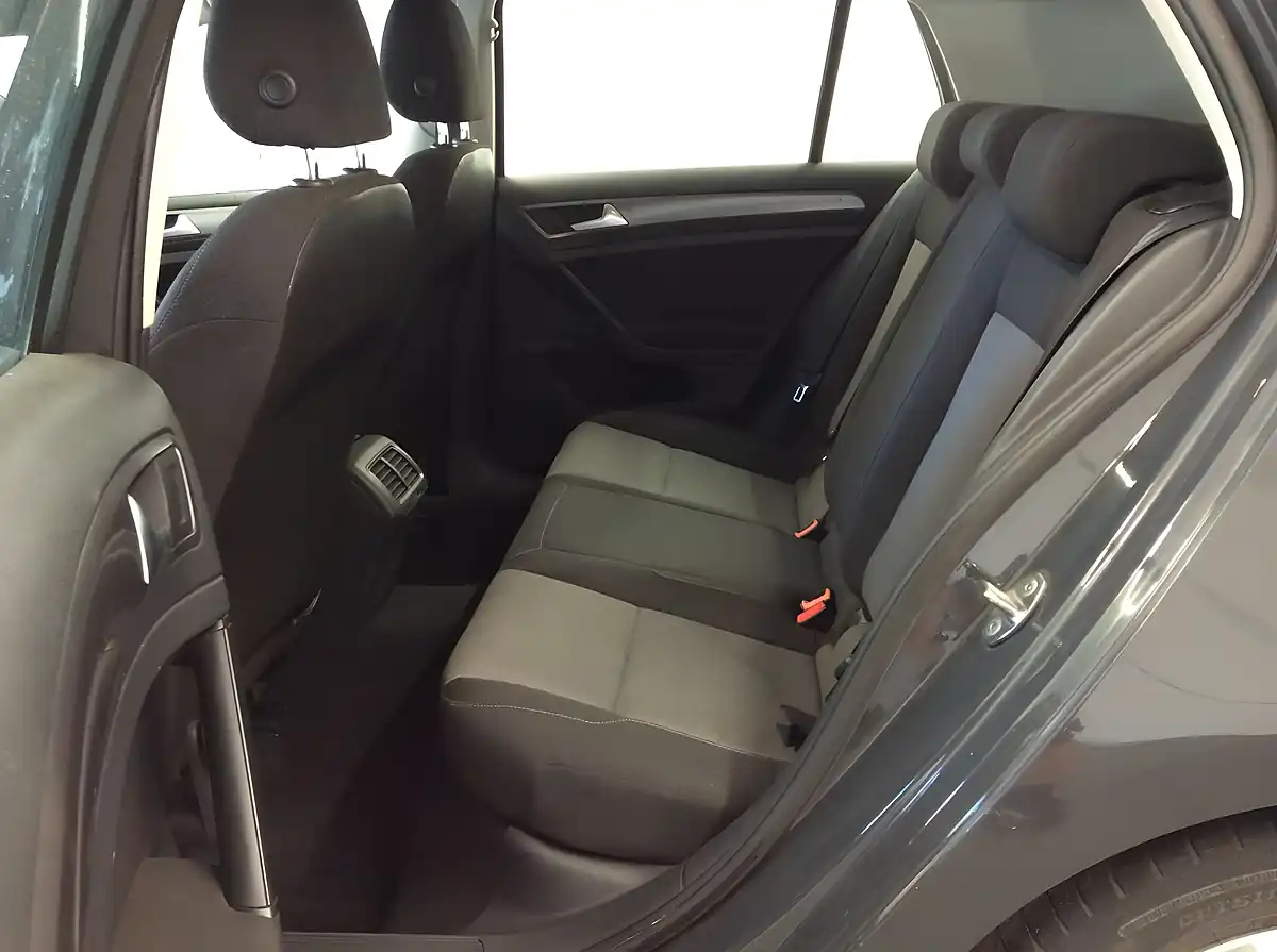 Used 2014 Volkswagen Golf Bluemotion Euro 5 Grey - Interior and Exterior details 19