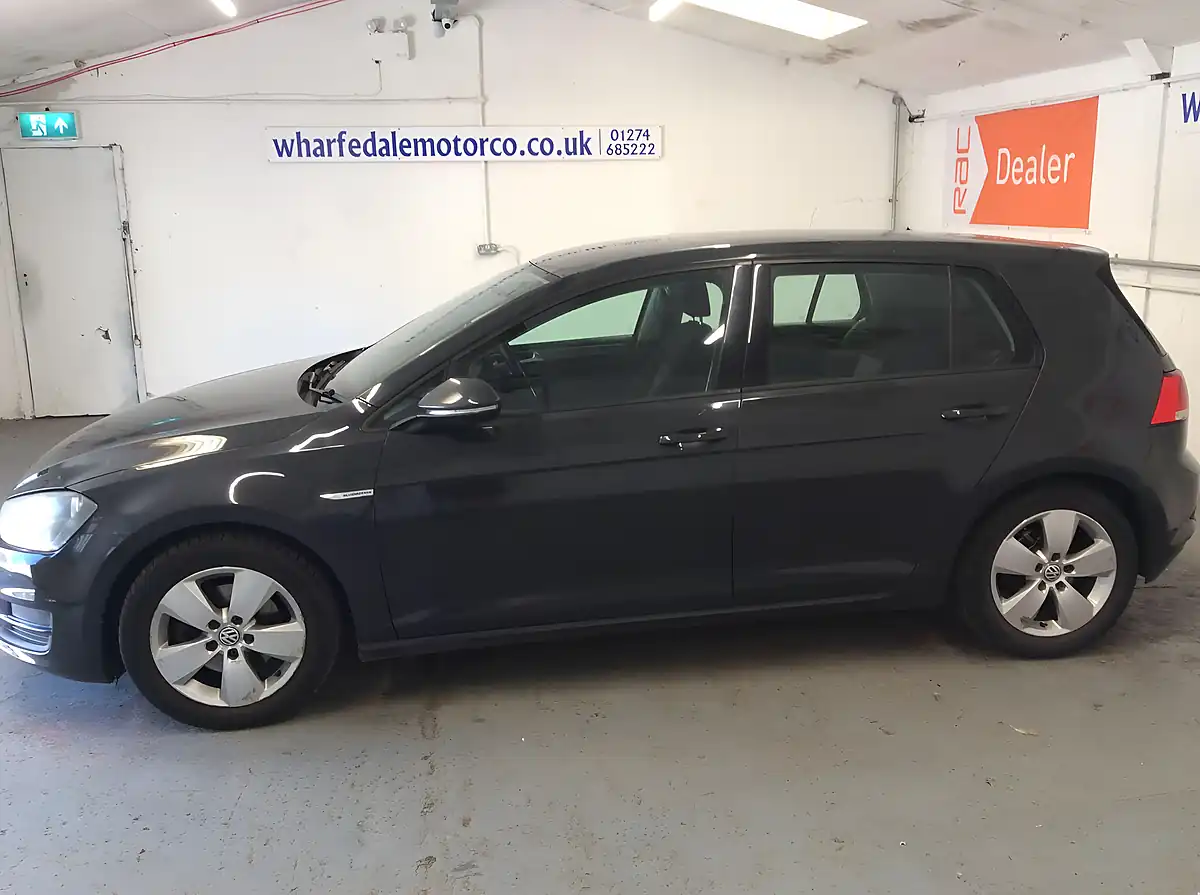 Used 2014 Volkswagen Golf Bluemotion Euro 5 Grey - Interior and Exterior details 3