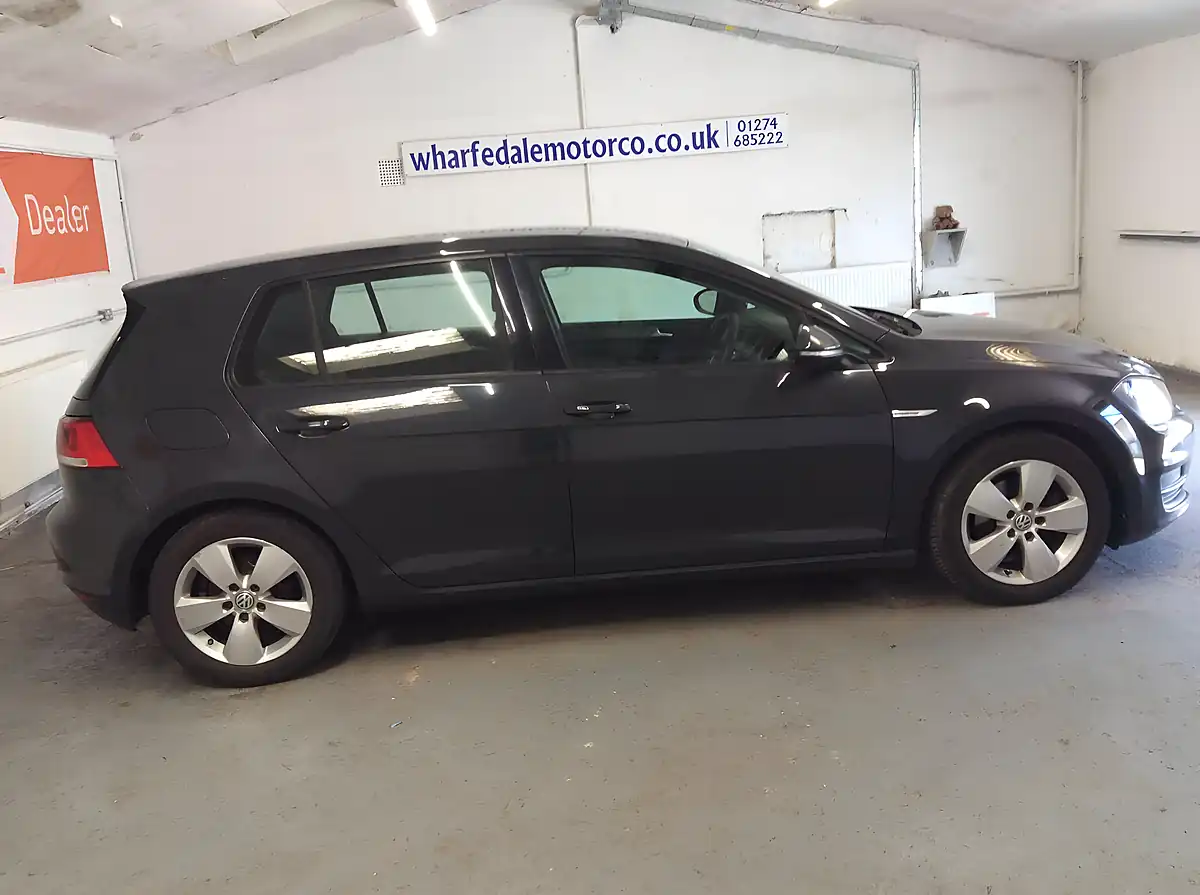Used 2014 Volkswagen Golf Bluemotion Euro 5 Grey - Interior and Exterior details 4