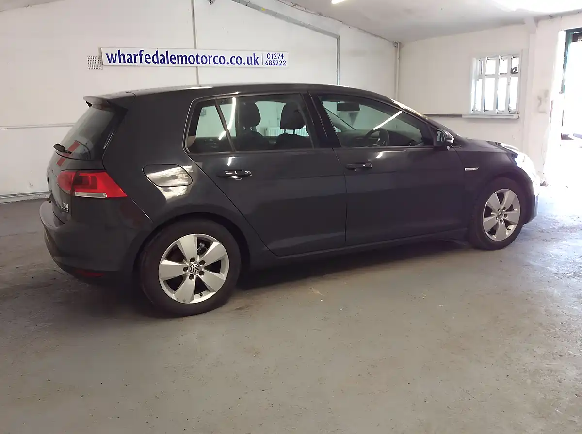 Used 2014 Volkswagen Golf Bluemotion Euro 5 Grey - Interior and Exterior details 6