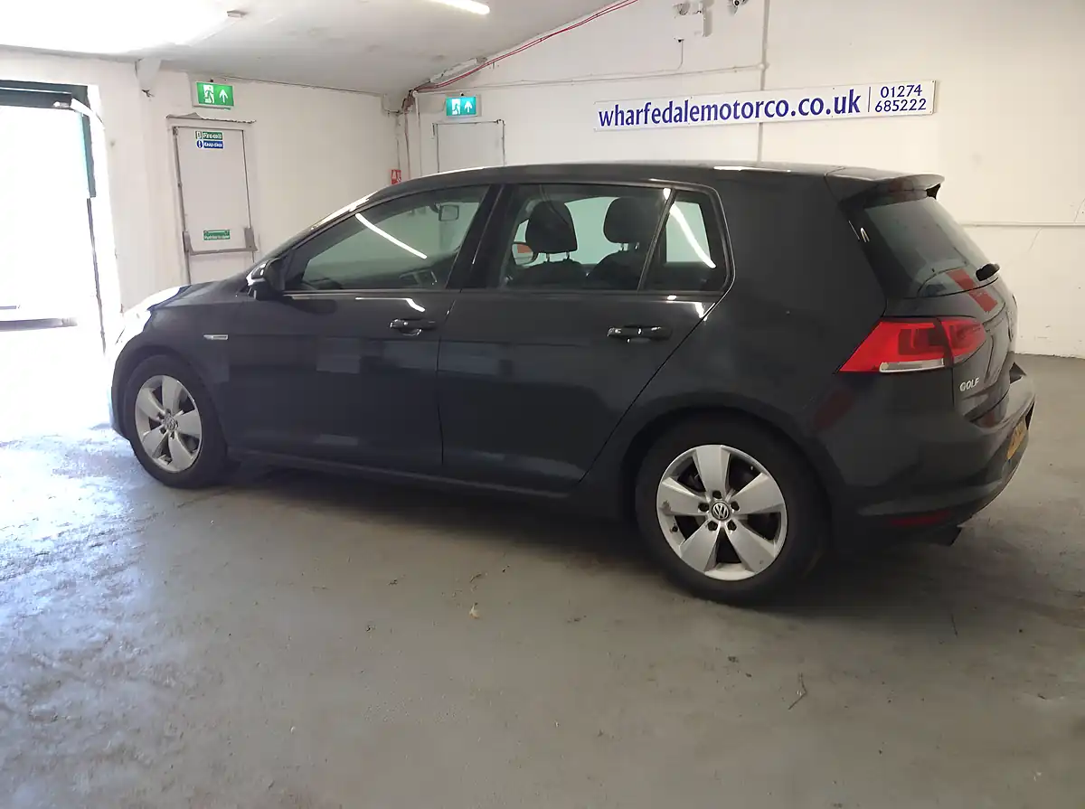 Used 2014 Volkswagen Golf Bluemotion Euro 5 Grey - Interior and Exterior details 7