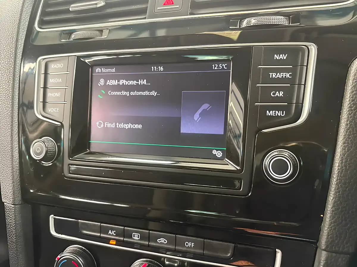 Used 2014 Volkswagen Golf Bluemotion Tech GT White - Interior and Exterior details 18