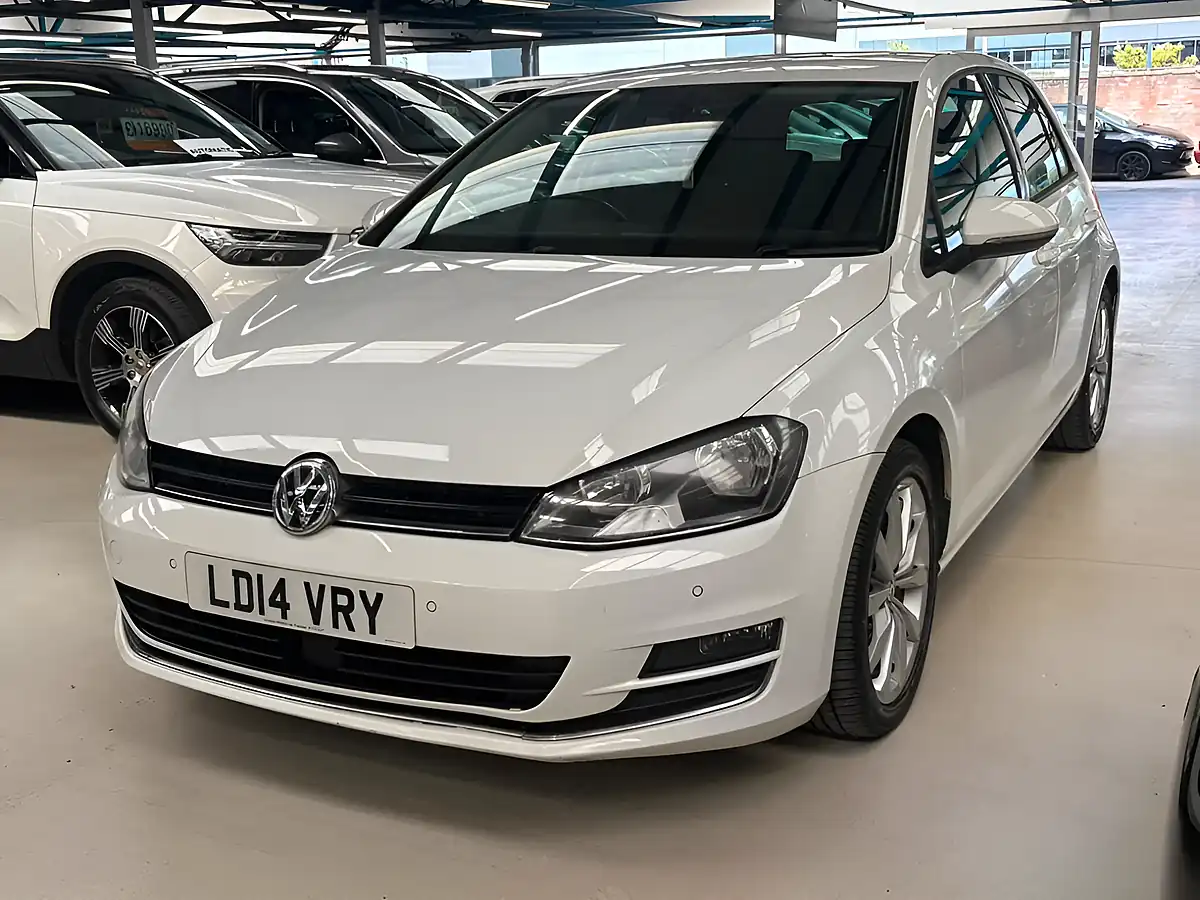 Used 2014 Volkswagen Golf Bluemotion Tech GT White - Interior and Exterior details 4