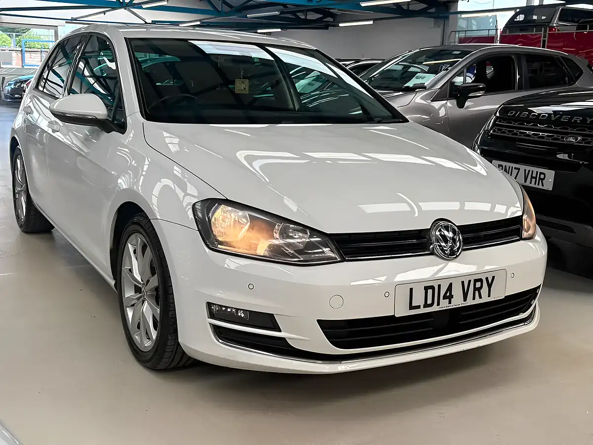 Used 2014 Volkswagen Golf Bluemotion Tech GT White - Interior and Exterior details 9