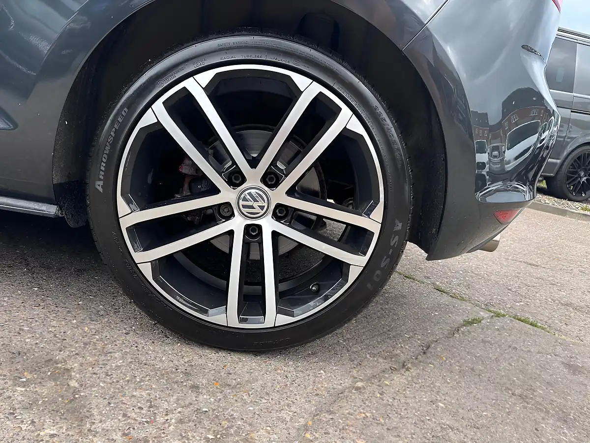 Used 2014 Volkswagen Golf Bluemotion Tech Gtd Grey - Interior and Exterior details 9