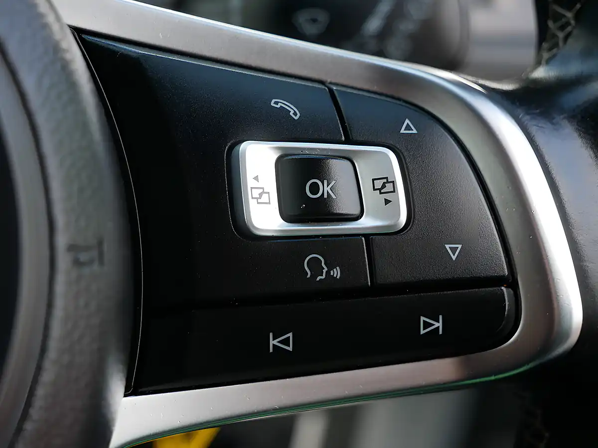 Used 2014 Volkswagen Golf Bluemotion Tech Gtd White - Interior and Exterior details 16